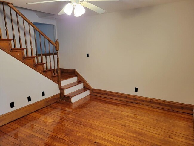 Building Photo - 319 Woodlawn Ave