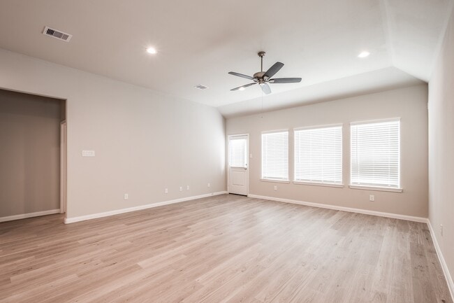 Building Photo - 3918 Sugardale St