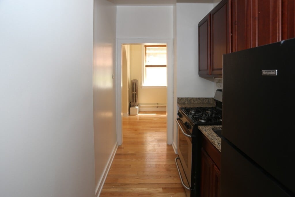 Building Photo - 549 W Surf St