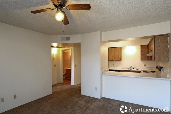 Sunset Landing - Glendale, AZ | Apartment Finder