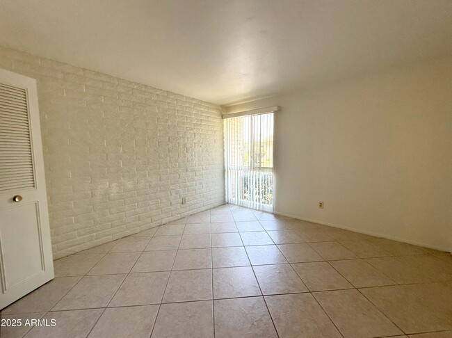 Building Photo - 5554 N 10th St