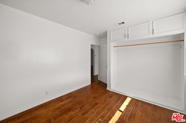 Building Photo - 5227 Etheldo Ave