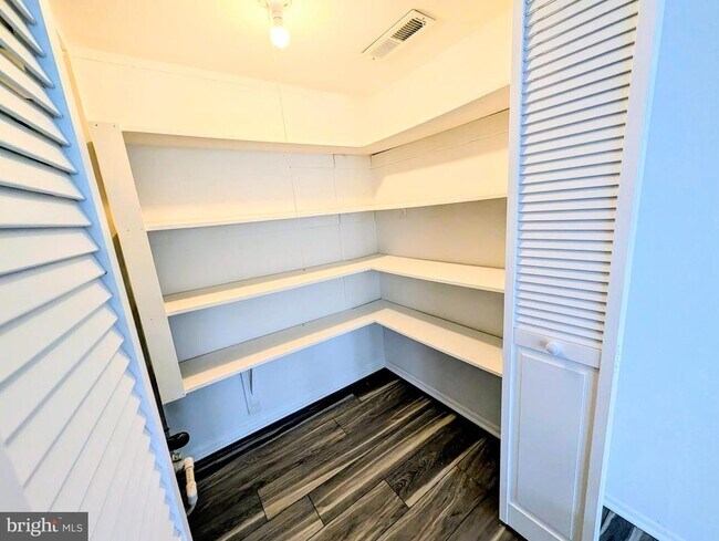 Building Photo - 321 Charred Oak Ct