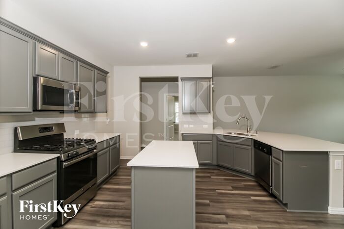 Building Photo - 1301 Renoir Dr
