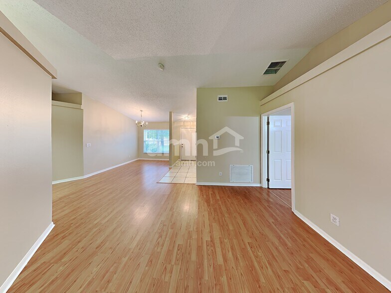 Building Photo - 12131 Woodglen Cir