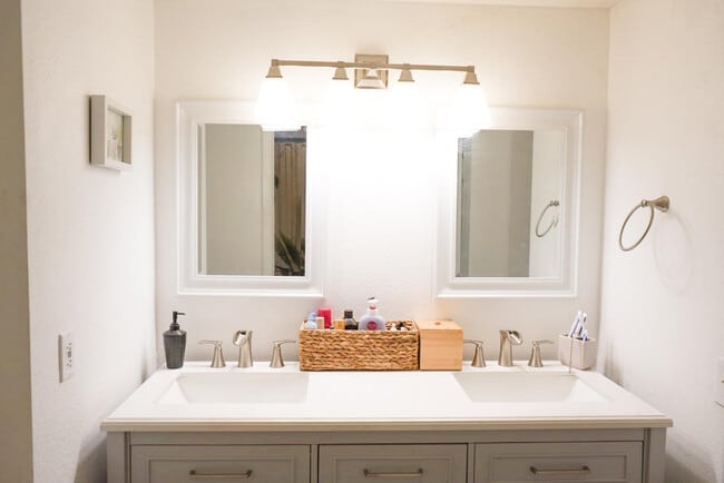 Building Photo - 11666 N 28th Dr