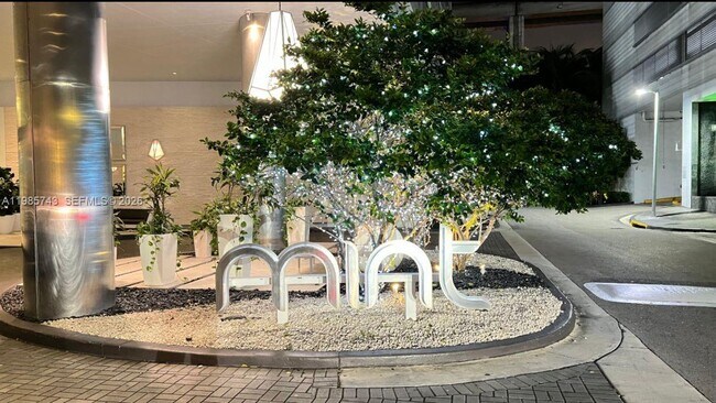 Building Photo - 92 SW 3rd St