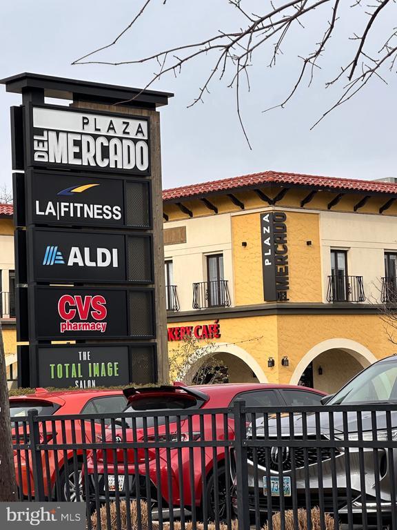 Building Photo - 2328 Sun Valley Cir