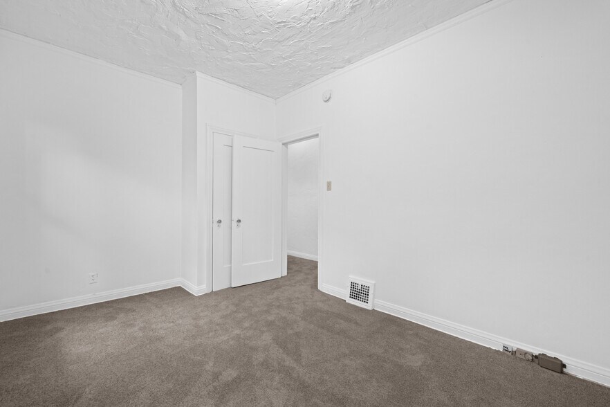 Building Photo - 429 N Gardner St