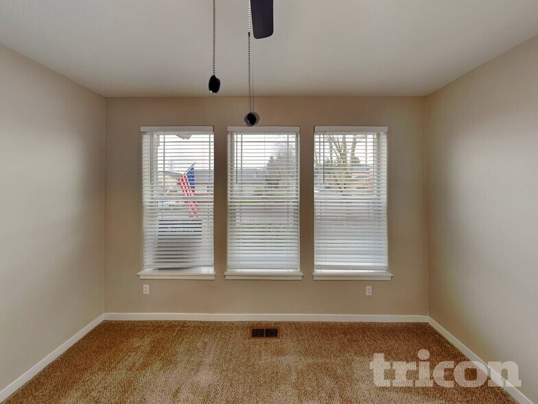 Building Photo - 6500 NE 86th Ave