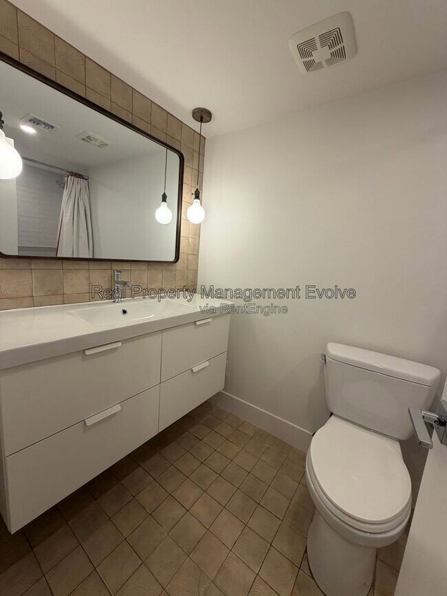 Building Photo - 7401 E Northland Dr
