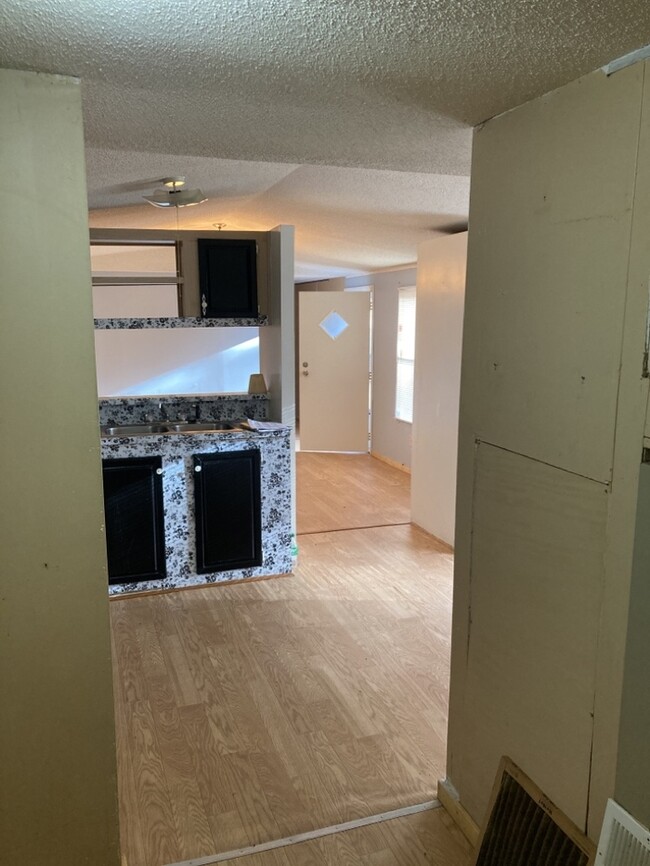 Building Photo - Belton Home