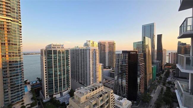 Building Photo - 1060 Brickell Ave