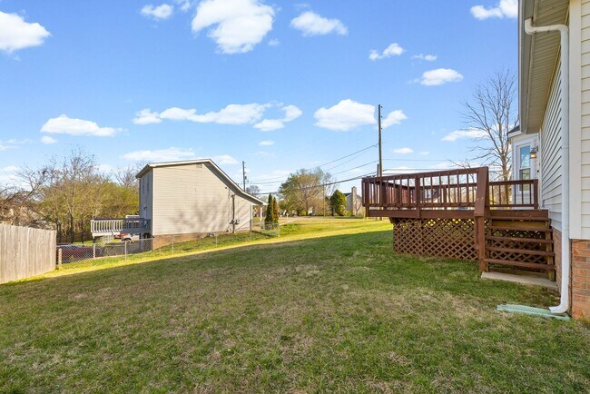 Building Photo - 501 Eysian Rd