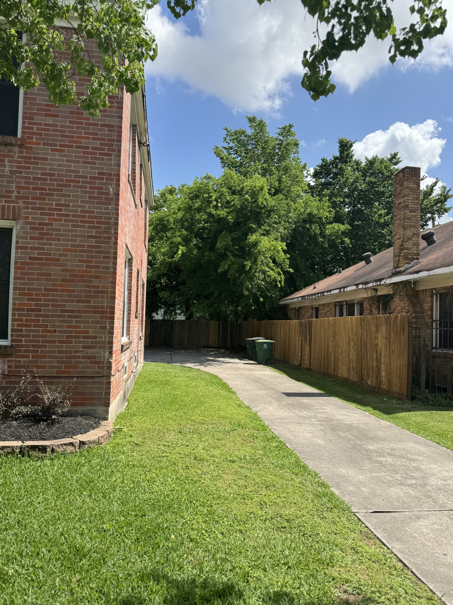 Building Photo - 3017 Isabella St