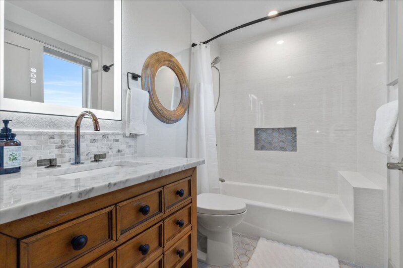 Building Photo - 2108 Valente Cir