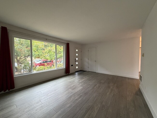 Building Photo - 2354 SE 48th Av