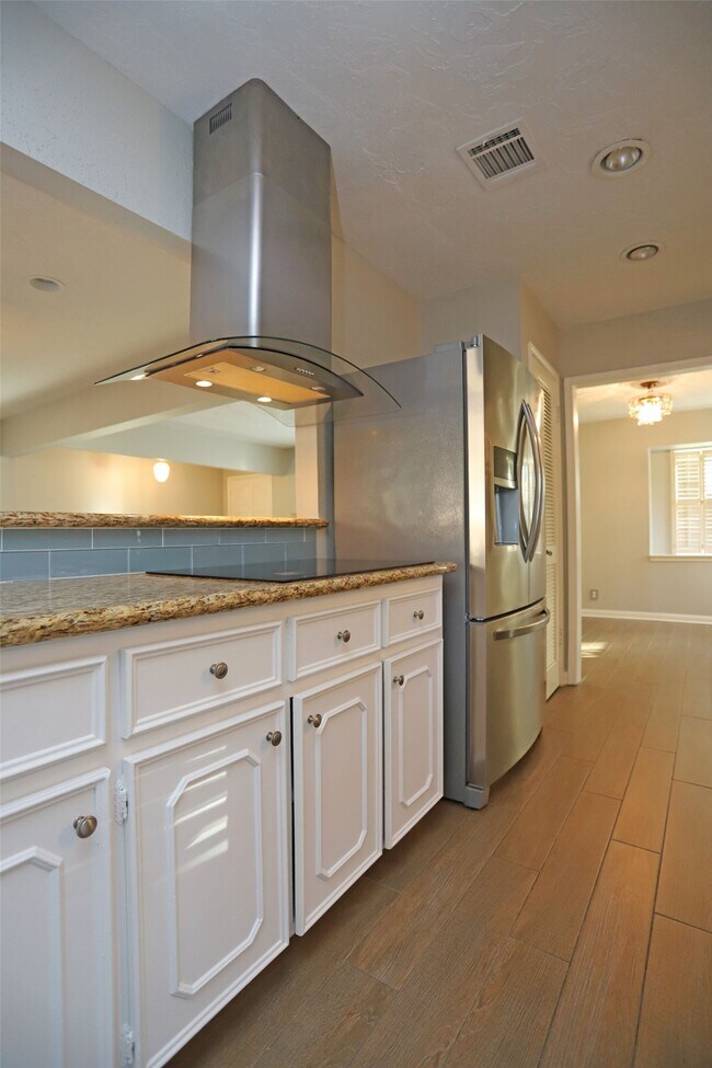 Building Photo - 12870 Westella Dr