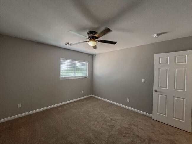 Building Photo - Stunning 5-Bedroom Home in Gated Community...