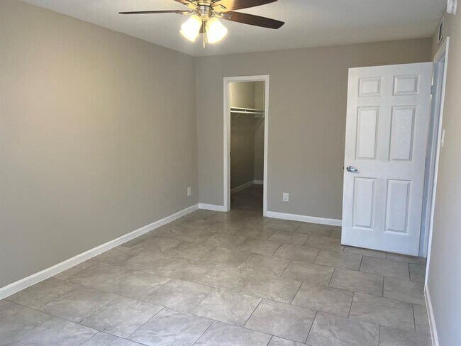 Building Photo - 5550 N Braeswood Blvd