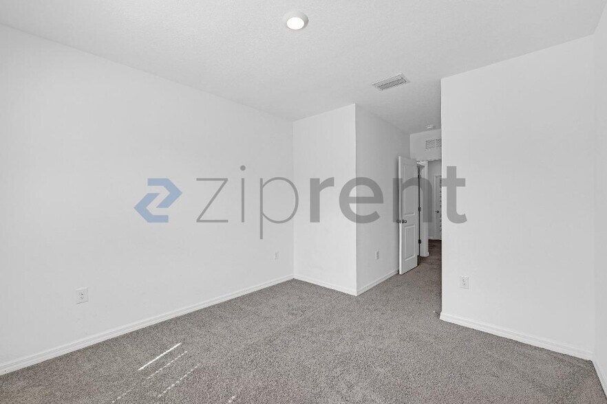 Building Photo - Unit