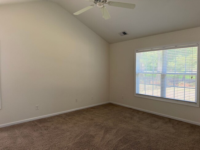 Building Photo - Arrowhead Golf Community