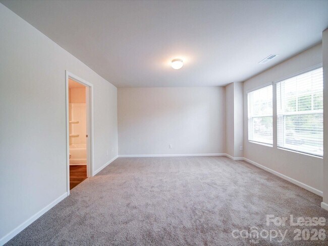 Building Photo - 916 S Battleground Ave