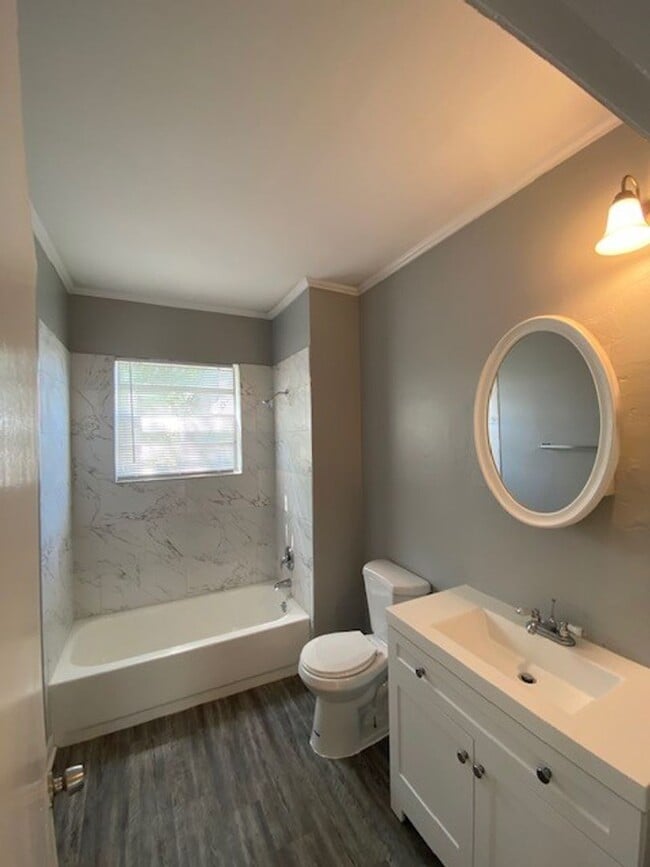 Building Photo - Spacious 3 Bedroom 1 Bathroom Home Located In St. Petersburg, Florida