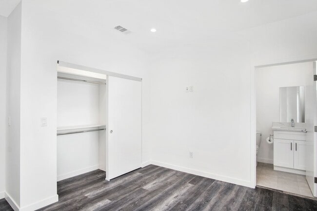 Building Photo - 10924 1/2 Hesby St