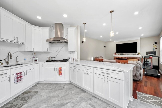 Building Photo - 2227 Avalon Ct S
