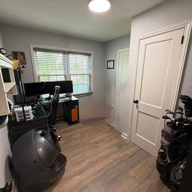 Building Photo - Your Perfect Retreat Awaits in Kingsport –...