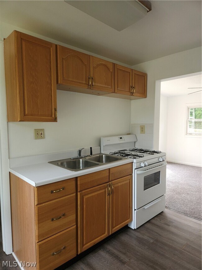 Building Photo - 4660 Darrow Rd