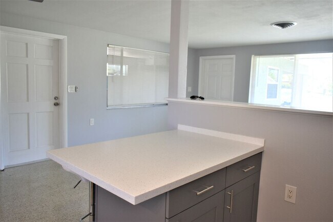 Building Photo - Updated Annual 2/1 on Overbrook Rd