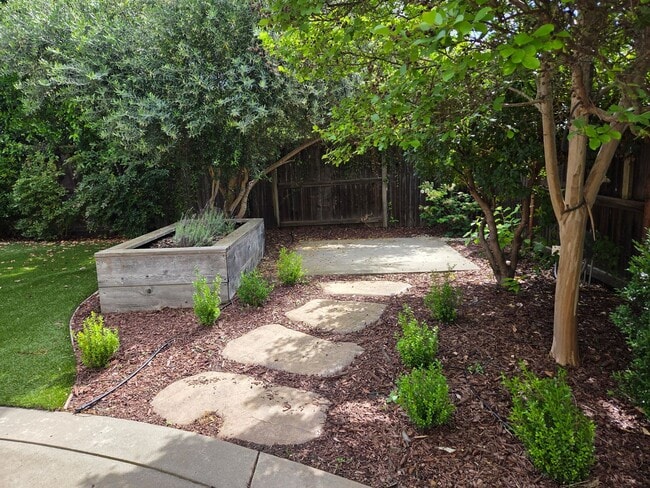 Building Photo - Parkway Beauty - 4 Bdrm, 2.5 Bath