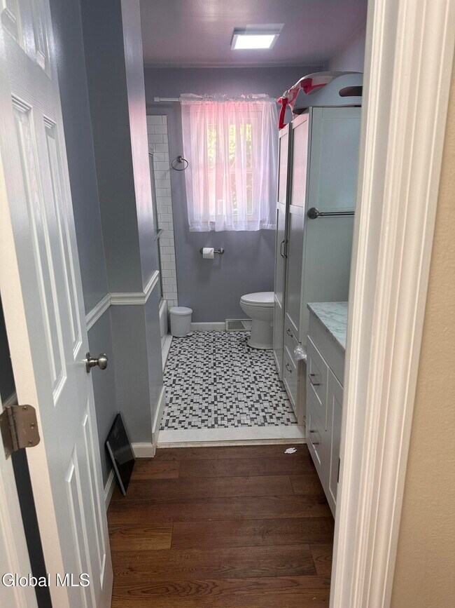 Building Photo - 4 Thoroughbred Ln