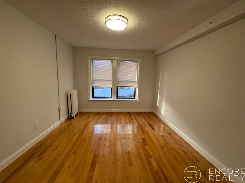 Building Photo - 19 Peterborough St