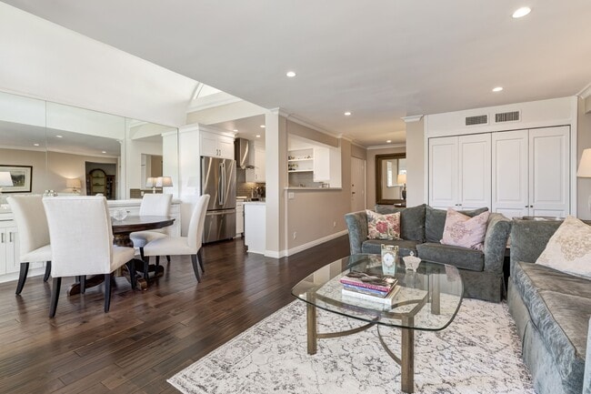 Building Photo - 11789 Montana Ave