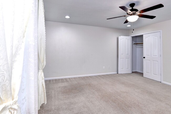 Building Photo - 130 Ellis Dr