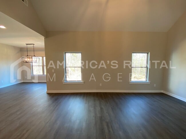 Building Photo - 308 Lakewood Ln
