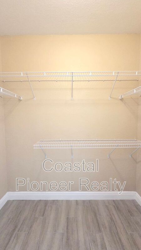 Building Photo - 4221 W Spruce St