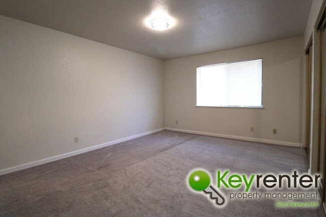 Building Photo - 8021 Sawgrass Cir