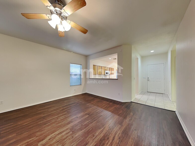 Building Photo - 2852 E Devon Ct