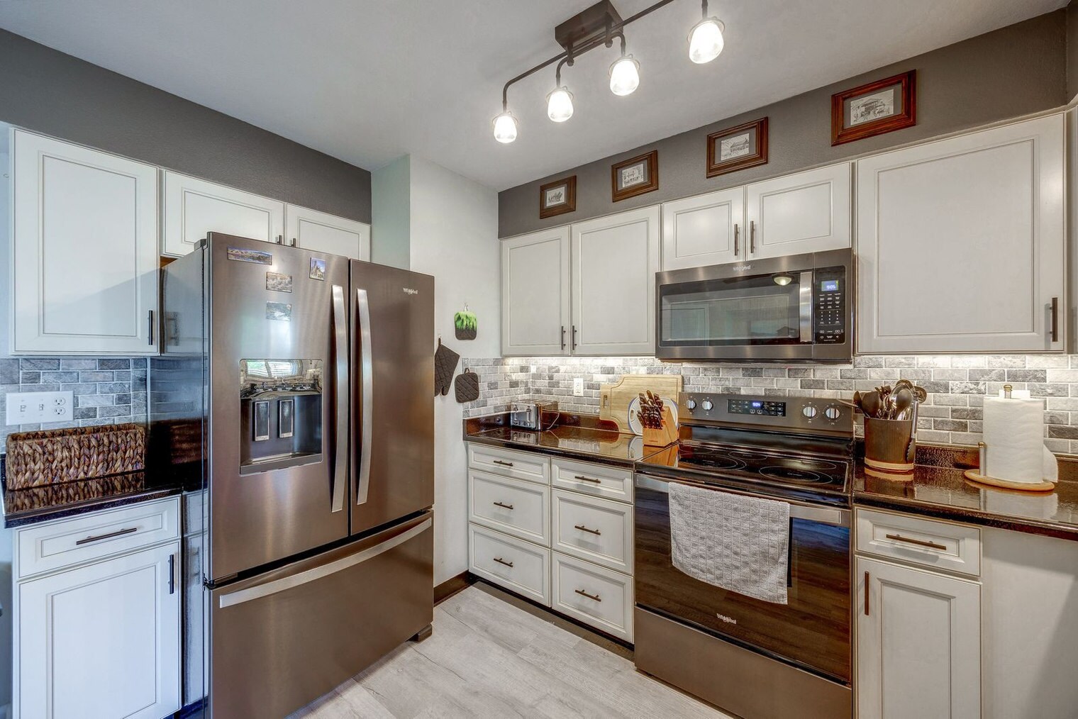 Building Photo - 6650 Parkridge Ct