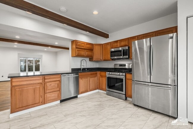 Building Photo - 6627 Zurich St