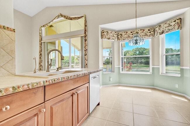 Building Photo - 6404 C Durham Dr