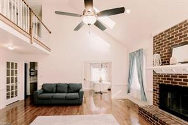 Building Photo - Gorgeous 4 bed, 3 bath in Great Bridge!