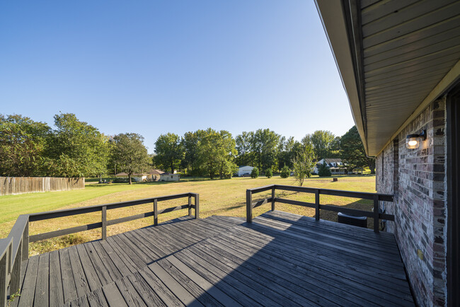 Building Photo - 1511 Country Manor Ln