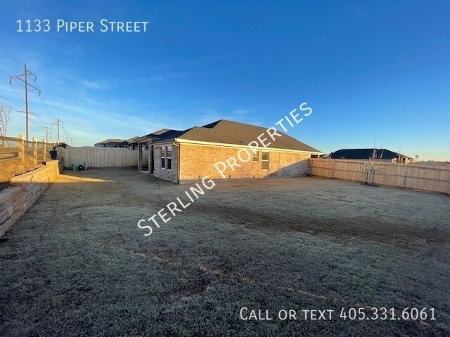 Building Photo - 1133 Piper St