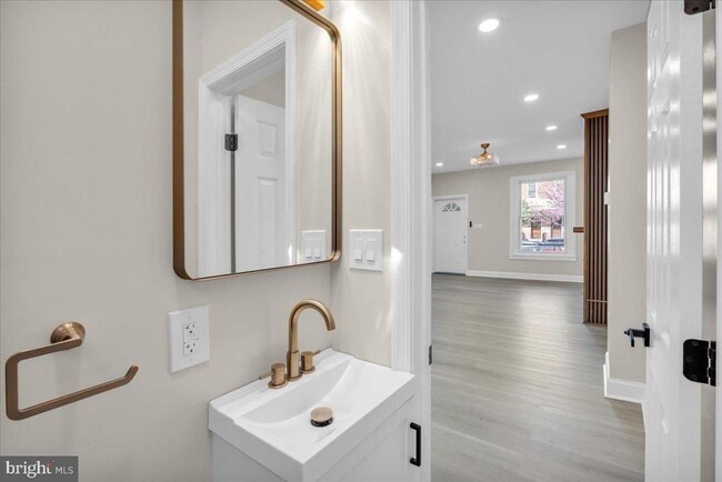 Building Photo - 947 N 66th St