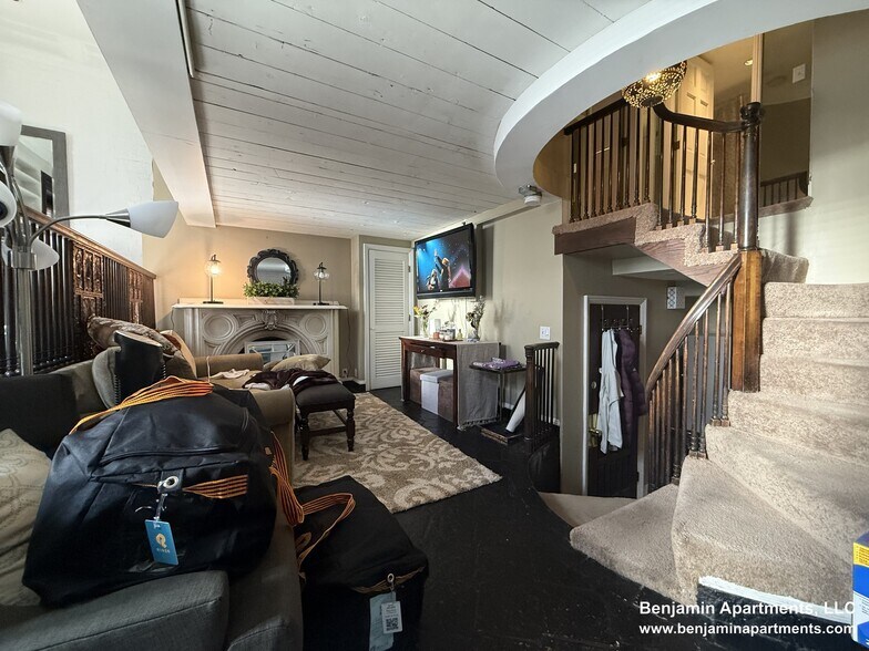 Building Photo - 113 Beacon St